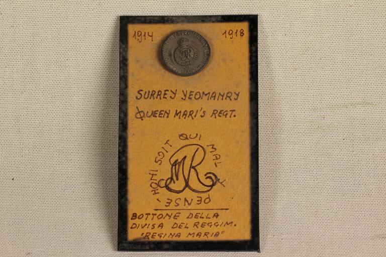 Bottone di una divisa del reggimento "Regina Maria"